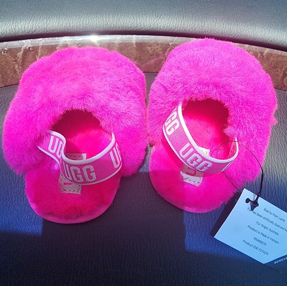 UGG - Picture 3 of 4